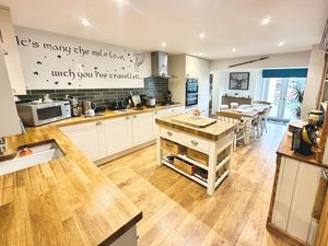 SEAVIEW ROAD- click for photo gallery